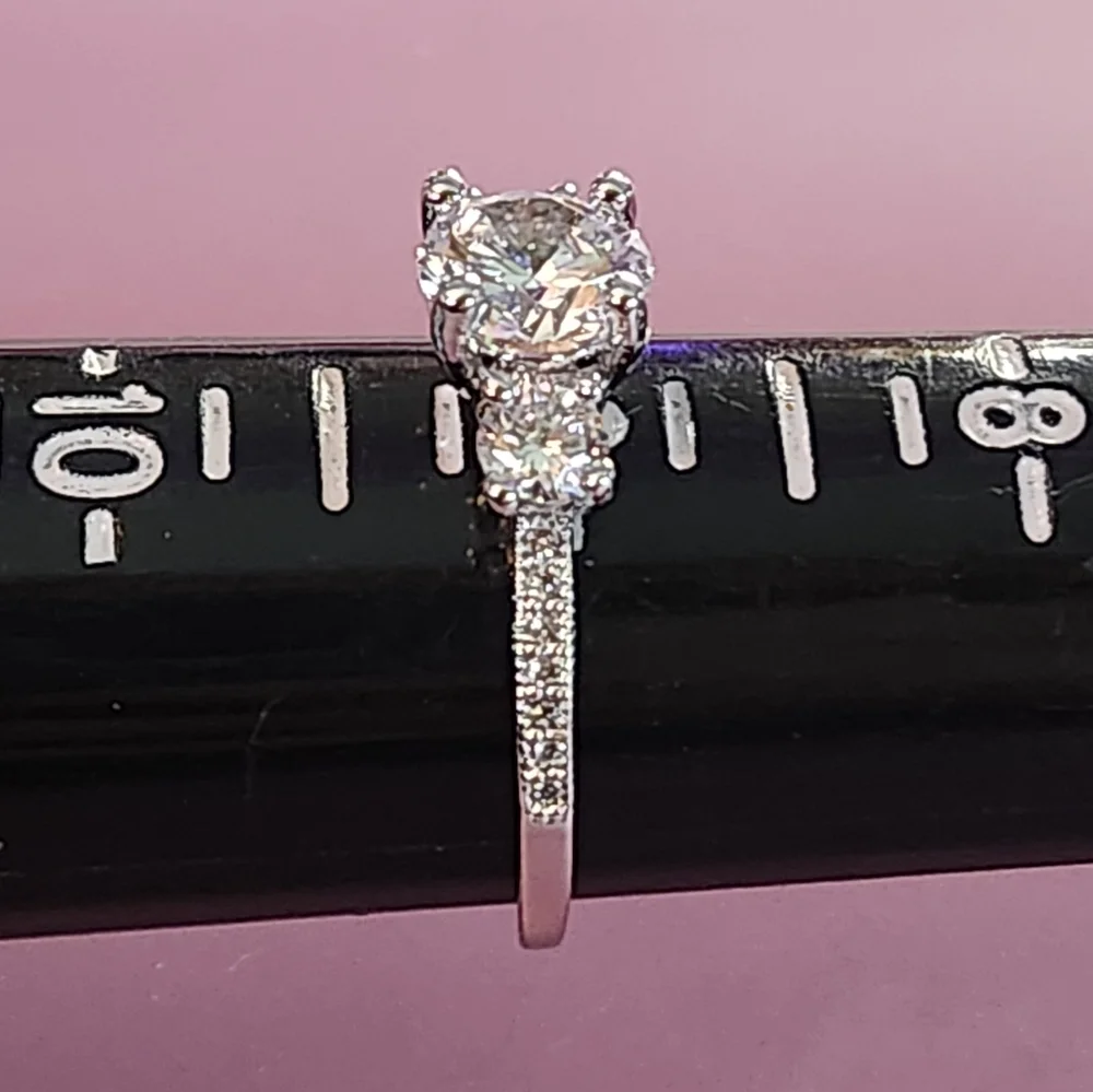 💍NEW & BEAUTIFUL💍 Three Stone Round CZ Engagement Ring Silver Tone Pave Size 9